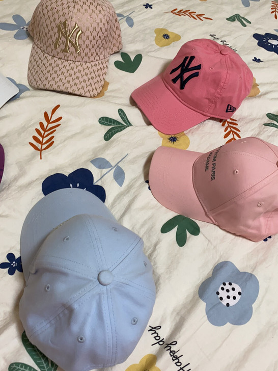 我是帽子控，几乎一身衣服一个帽子，买了太多...