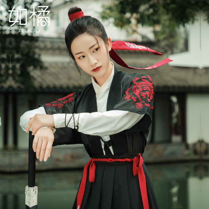 帅气武侠古装 配个马尾更酷!