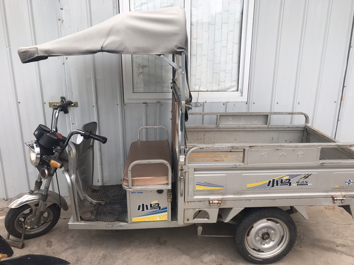 小鸟三轮电动车,电瓶耐骑60v32a,灯亮...