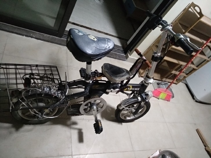 电车电瓶坏了，换个电瓶就能用，原价2700...