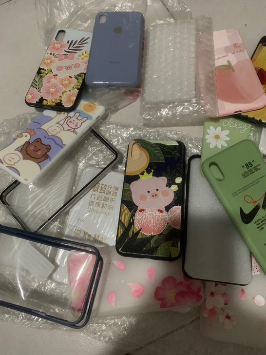 苹果xsmax手机壳一堆 大多数都是新的 ...