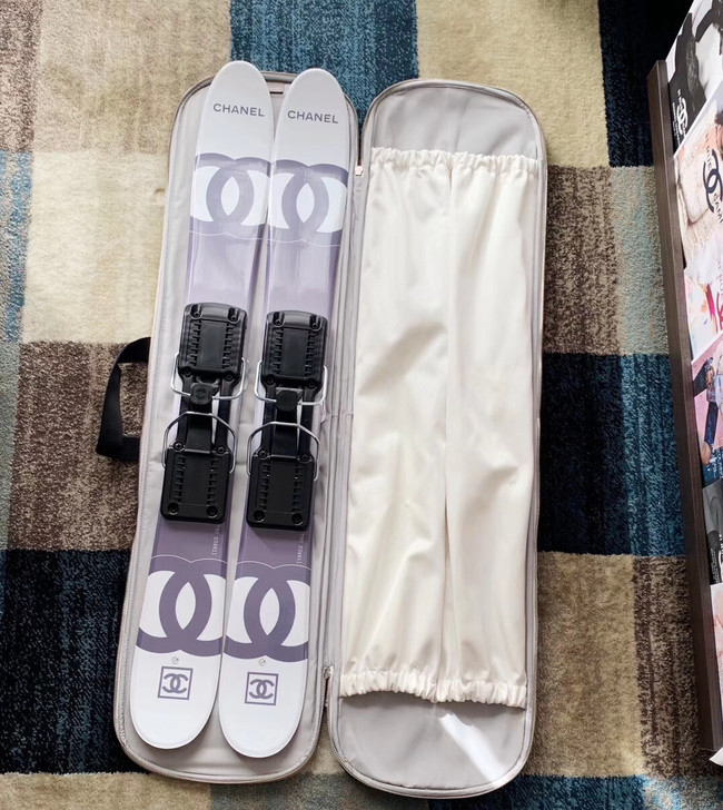 售完Chanel 双板 滑雪板