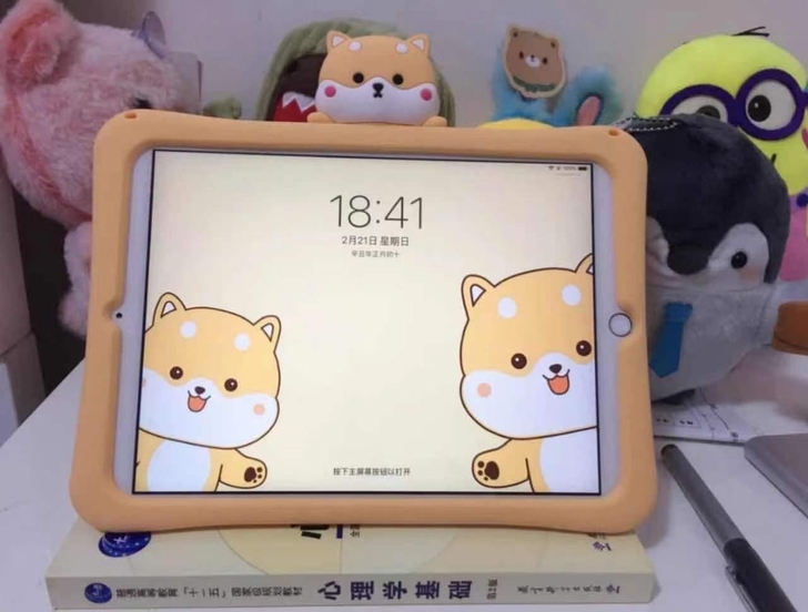 低价出学生自用ipad2019新款wifi...