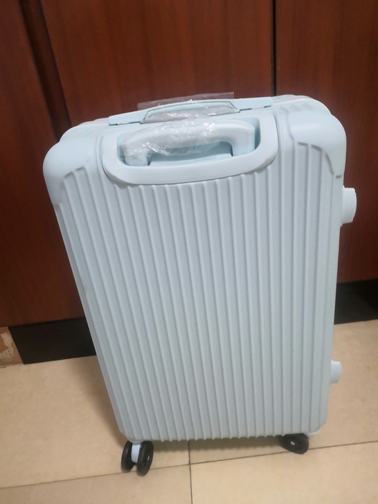 出个蓝色行李箱 毕业了用不着了
