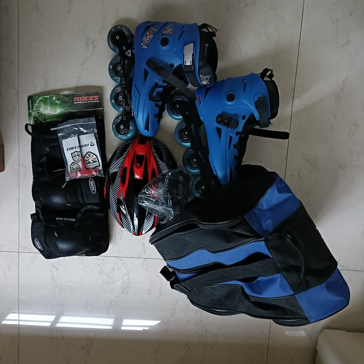 直排轮轮滑鞋旱冰鞋溜冰鞋带护具头盔95新,...