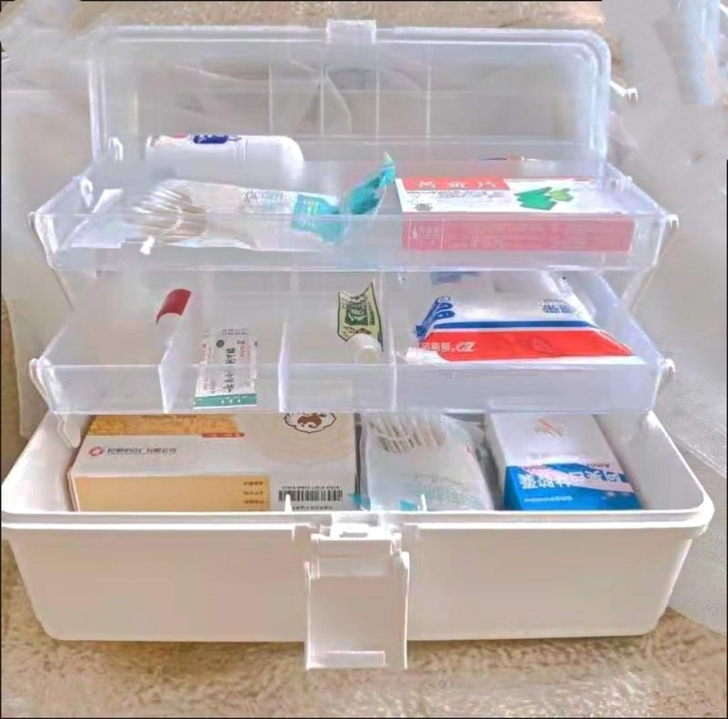 【实惠】收纳箱家用大容量药箱美术工具箱发饰...