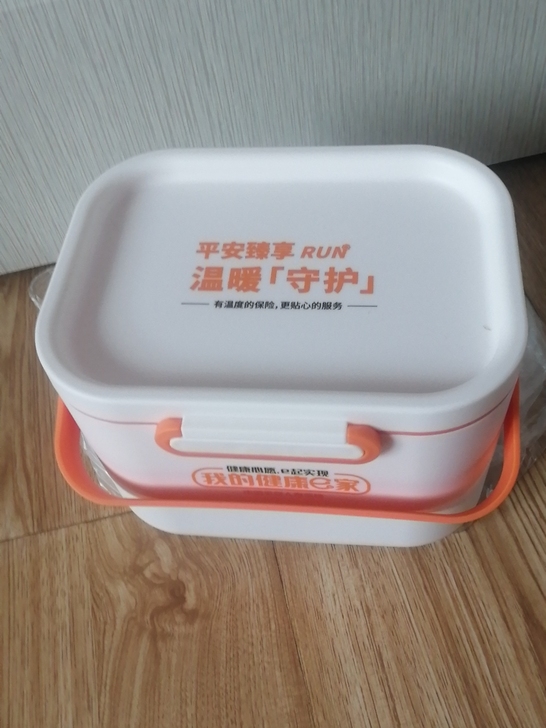 全新  家庭药箱  包邮不包退换！