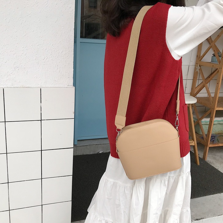 小包包2020新款宽肩带复古拉链斜挎贝壳包...