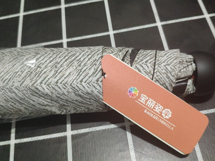 闲置 未打开过，宝丽姿五折迷你超轻小巧黑胶...