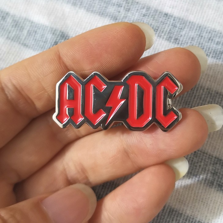 ACDC摇滚乐队金属徽章胸针全新无暇包邮