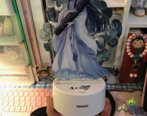 包邮出》名创优品的魔道祖师发光摆件蓝忘机款...