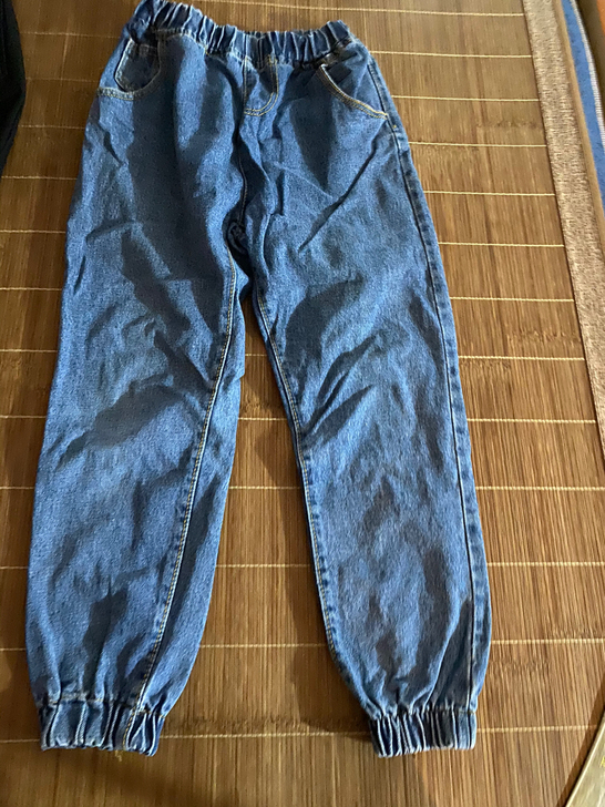 牛仔裤L号，我穿小了，转给有需要宝贝22包...