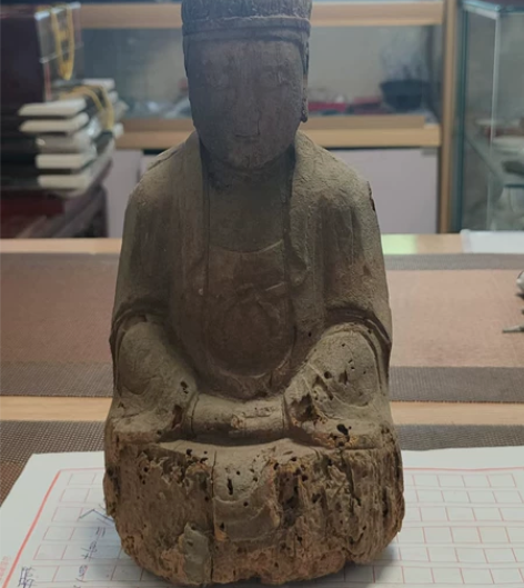 老佛像木雕 感兴趣的话点“我想要”和我私聊...