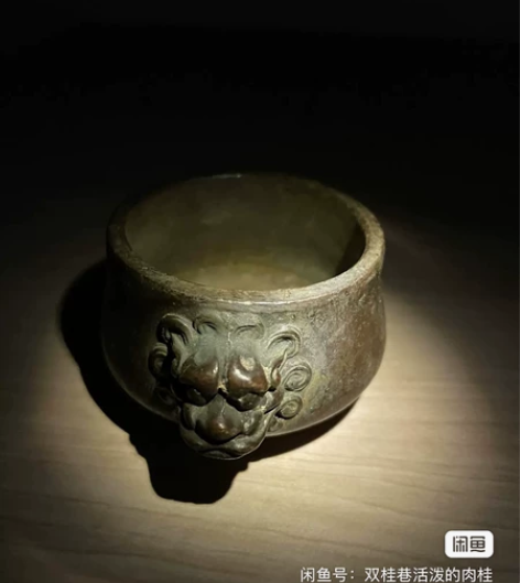 小香炉铜的香薰炉家父收藏棕色有包浆，两边有...