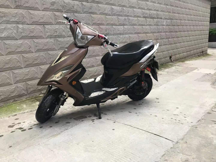 电动车绿源得.5个电池.1500W电机.大...