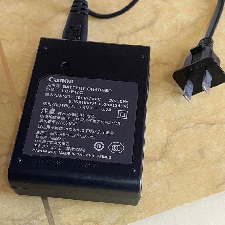 搬家整理行李又多出了个相机充电器##amp...