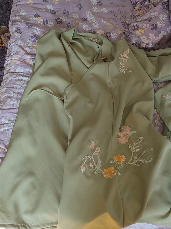 汉服，穿过一次上山拍照有划痕，白菜价