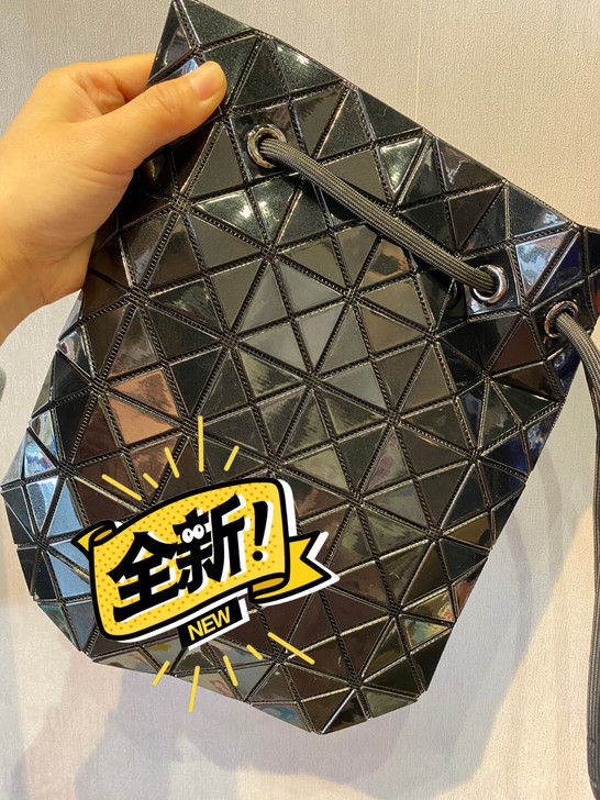 三宅一生 包包 黑闪 福袋包包 抽绳设计三...