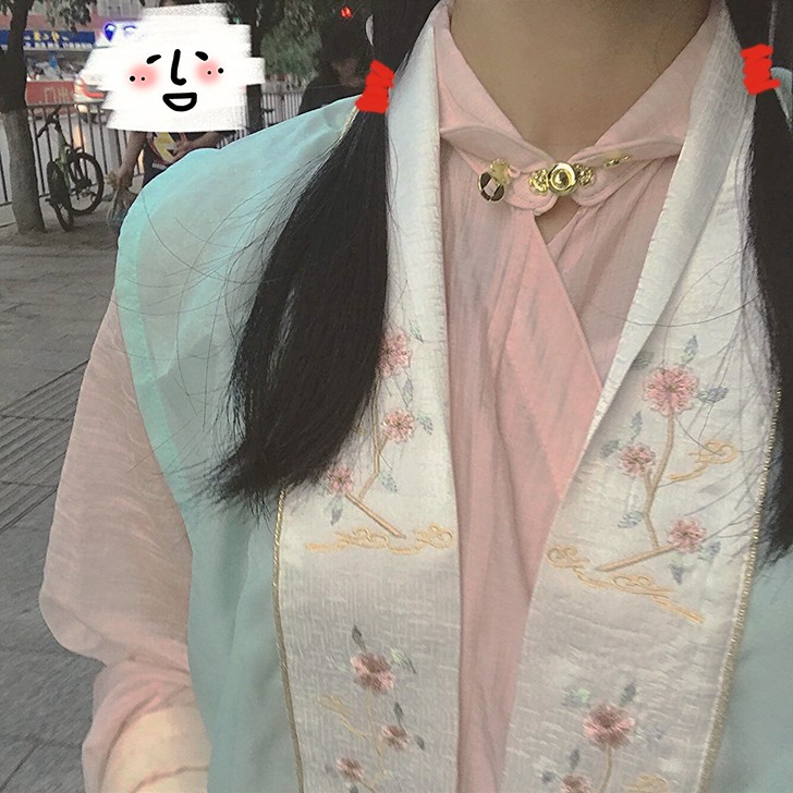 出自己搭配的一套汉服，上衣粉色，马面绿色还...
