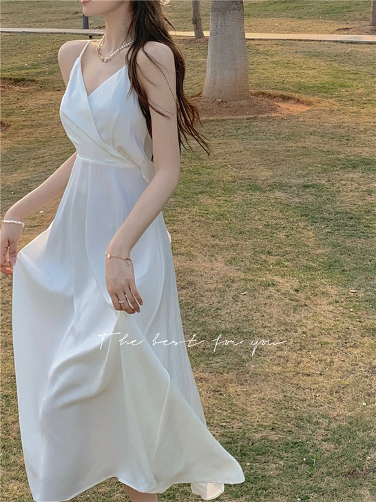 全新吊带连衣裙女露背蝴蝶结白色中长裙