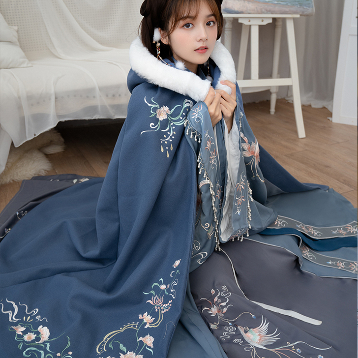 清梳原创凝香汉服斗篷女长款刺绣加绒加厚保暖...