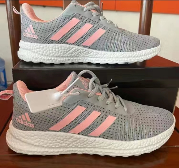 清仓！全新潮流Adidas鞋男女运动鞋