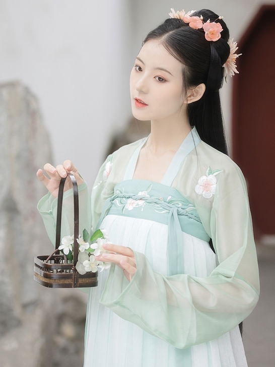 公司举办汉服活动买的，就穿了一次，就穿了两...