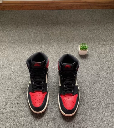 aj1黑红脚趾 42码 好成色 磨损小 些...