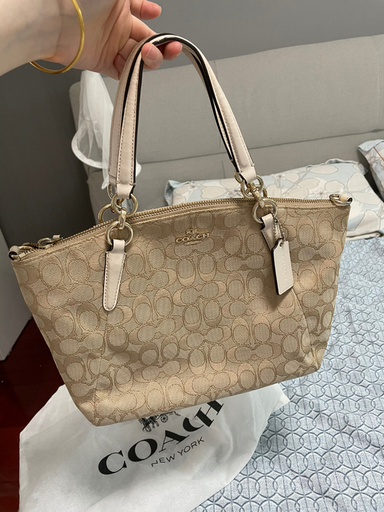 coach奥特莱斯店铺购入,现转手,图片苹...