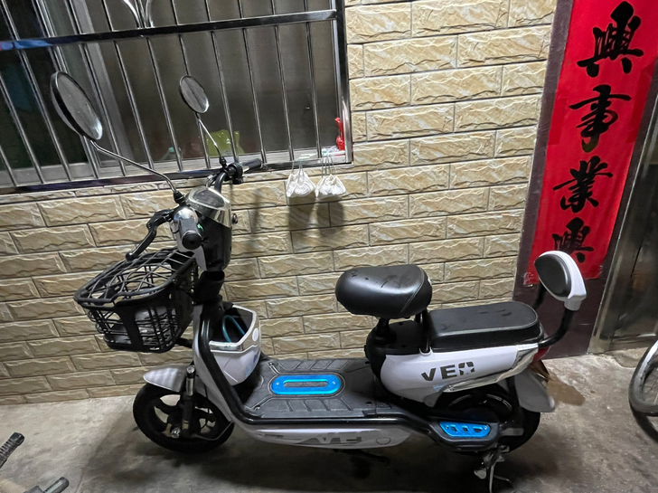 本人现在上班不用骑车、住的地方近,电池七月...