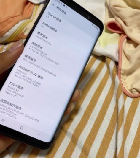 三星galaxyS9+，成色9新，功能完好...