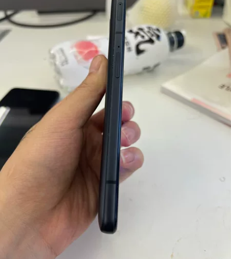黑鲨4s 6+128,无拆无修 8.5成新...