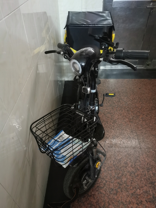 几乎全新  外卖电动车  刚刚跑一个月不到...