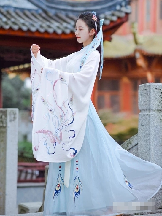 如梦霓裳雀翎～上衣加裙子一共168包邮，能...