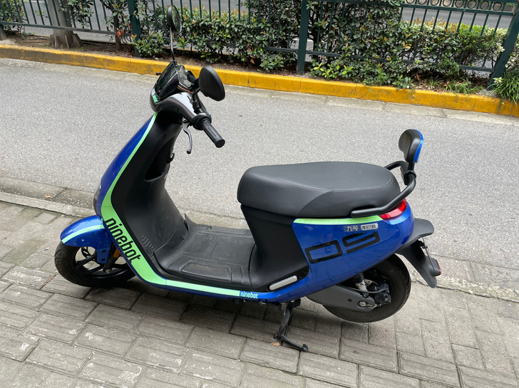 九号电动E100，蓝色，跑了三千多公里，证...