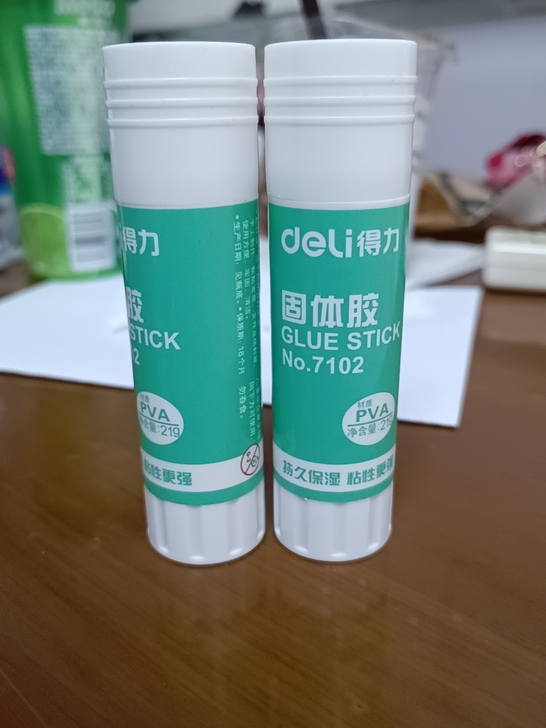 得力固体胶，21g2瓶，全新，5元包邮