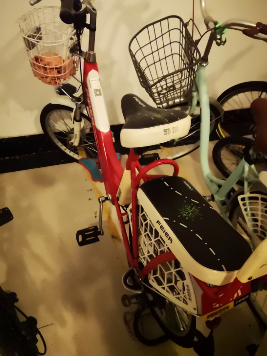 本人有一电动车，九成新。需要的可以联系我。