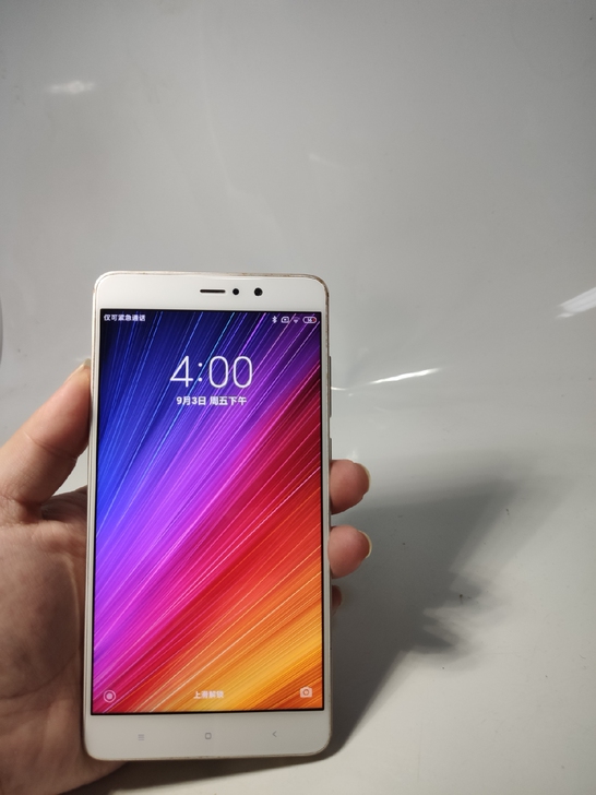 小米5s plus 6+128 金色 特价...
