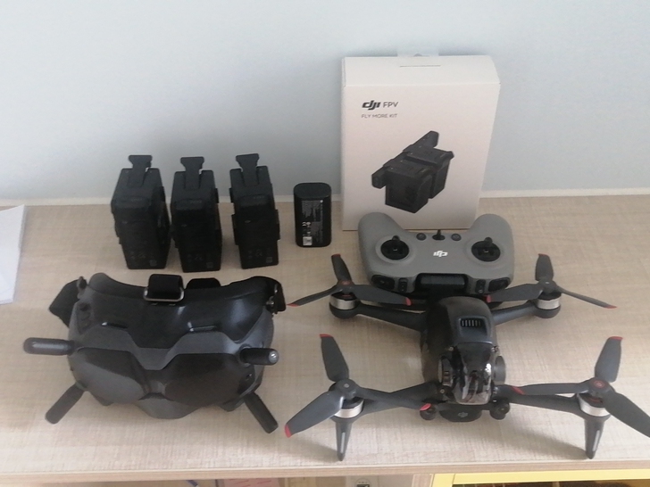 大疆FPV，今年8月激活，配件齐全，无碰无...