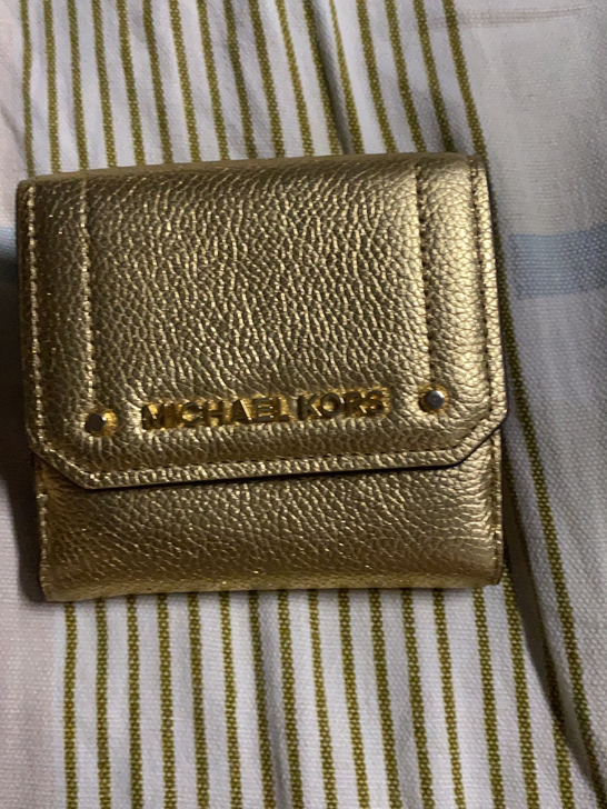 闲置!MICHAEL KORS三折短款钱包...