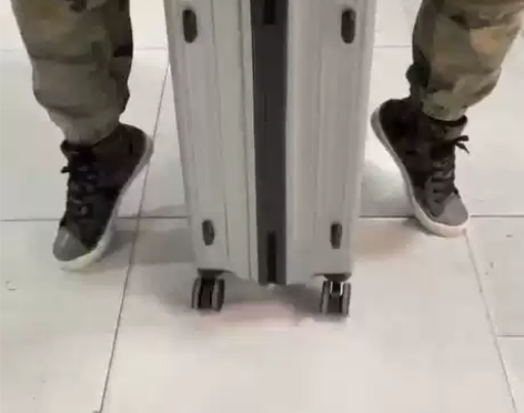 清仓处理行李箱20-28寸拉杆箱结实耐用男...