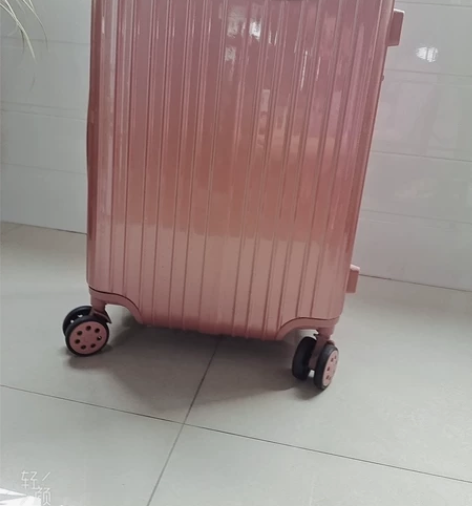 行李箱是京嵘保罗的  22寸 大概两年前在...
