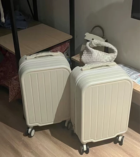 【特价秒杀】全新行李箱，包邮。开学必备 实...