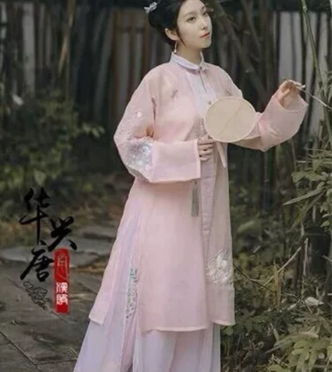 华兴唐,紫藤粉色立领对襟长衫,腋下平铺55...