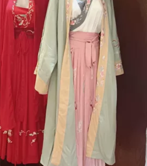 全新质量保证绝版茗月萱汉服， 实体店买的 ...