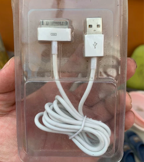 充电线，全新，不知道充啥用的，需要秒 感兴...
