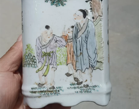 粉彩人物笔筒 绘画精美 发色漂亮 无...