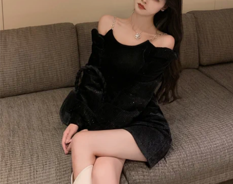 个性链条性感露肩吊带连衣裙女新款秋季气质收...
