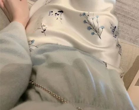 赵宝妮 万能百搭斜裁缎面吊带裙女初秋新款中...