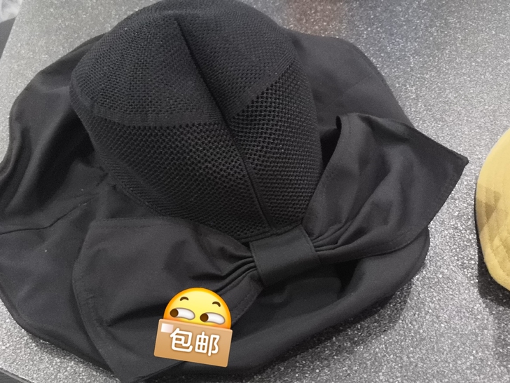 成人帽两顶，黑色原价55实体店购入，现价3...